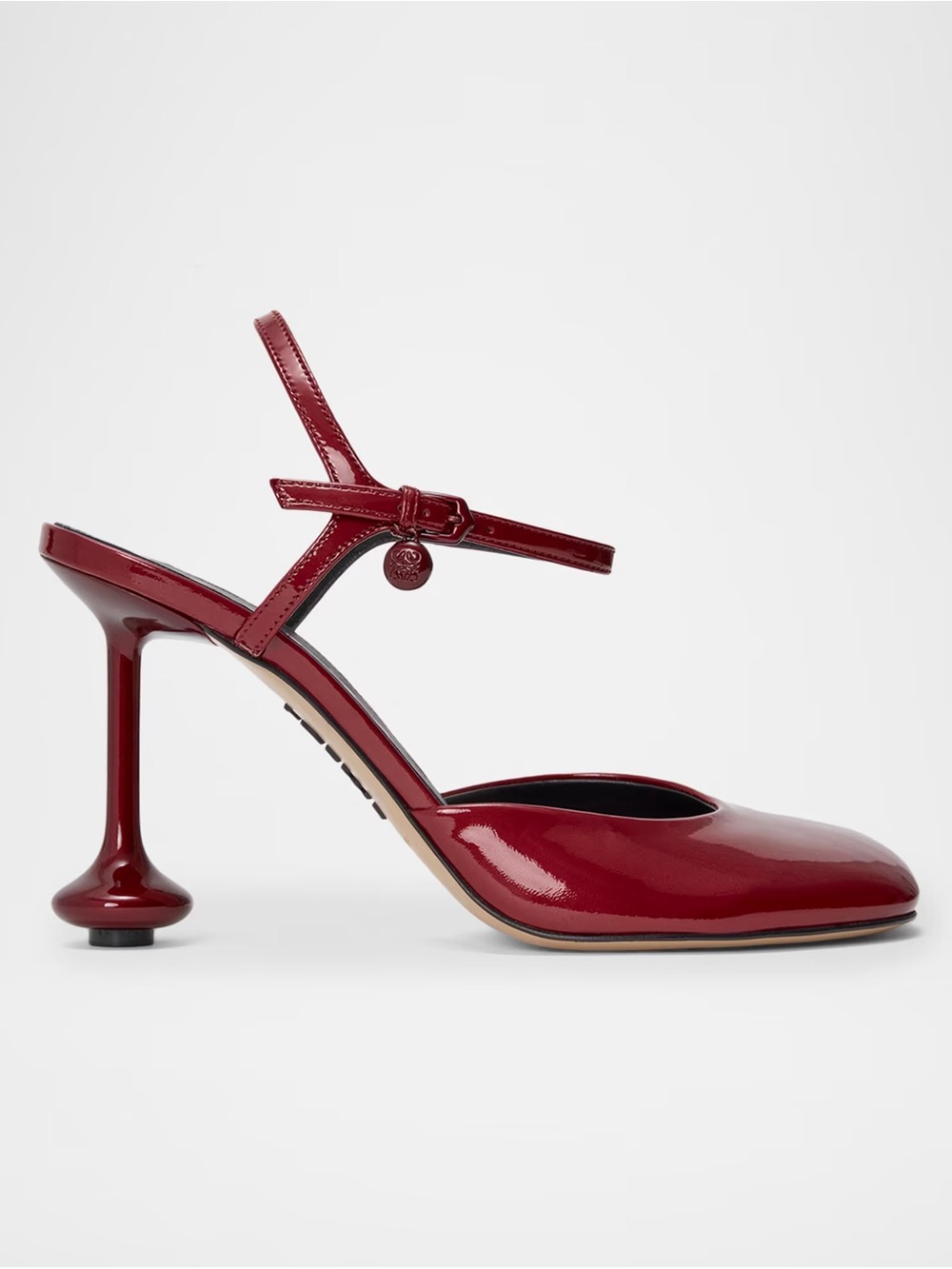 LOEWE
Toy patent-leather pumps